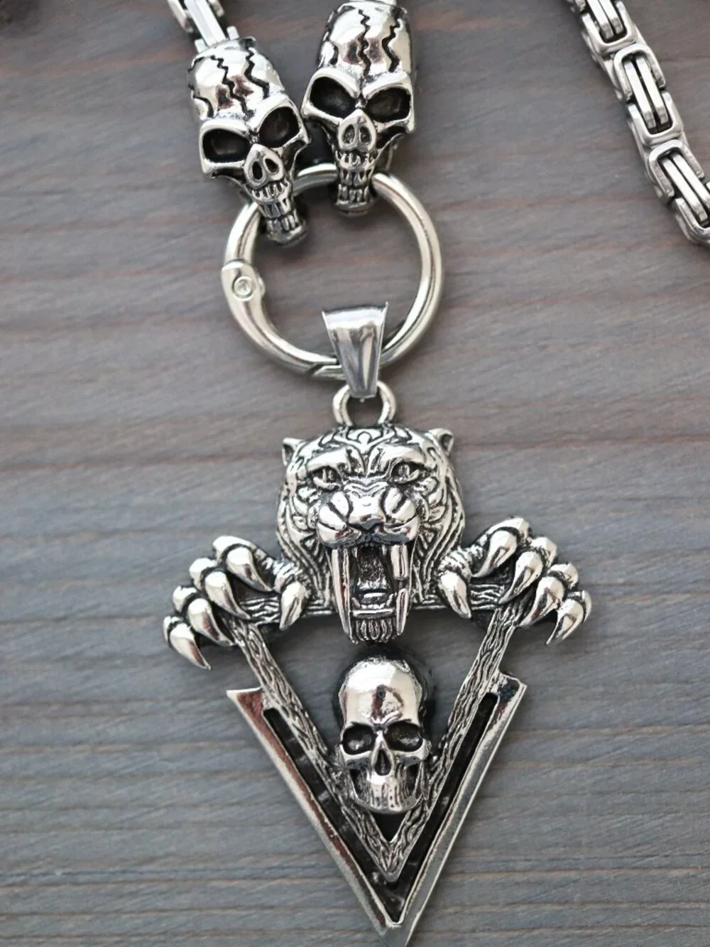 Skull Tiger Viking Style with Skull Byzantine Chain Necklace Silver Stainless